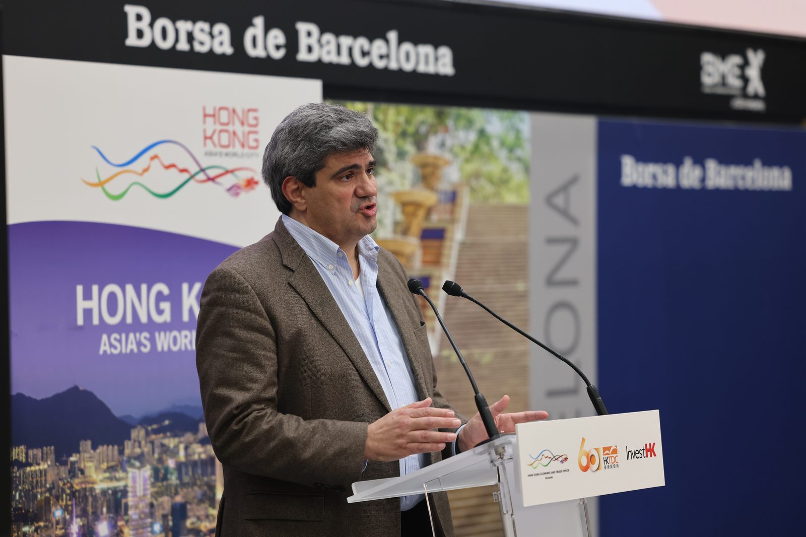 Ricardo Ferrer speaking at the Hong Kong session, Barcelona Stock Exchange